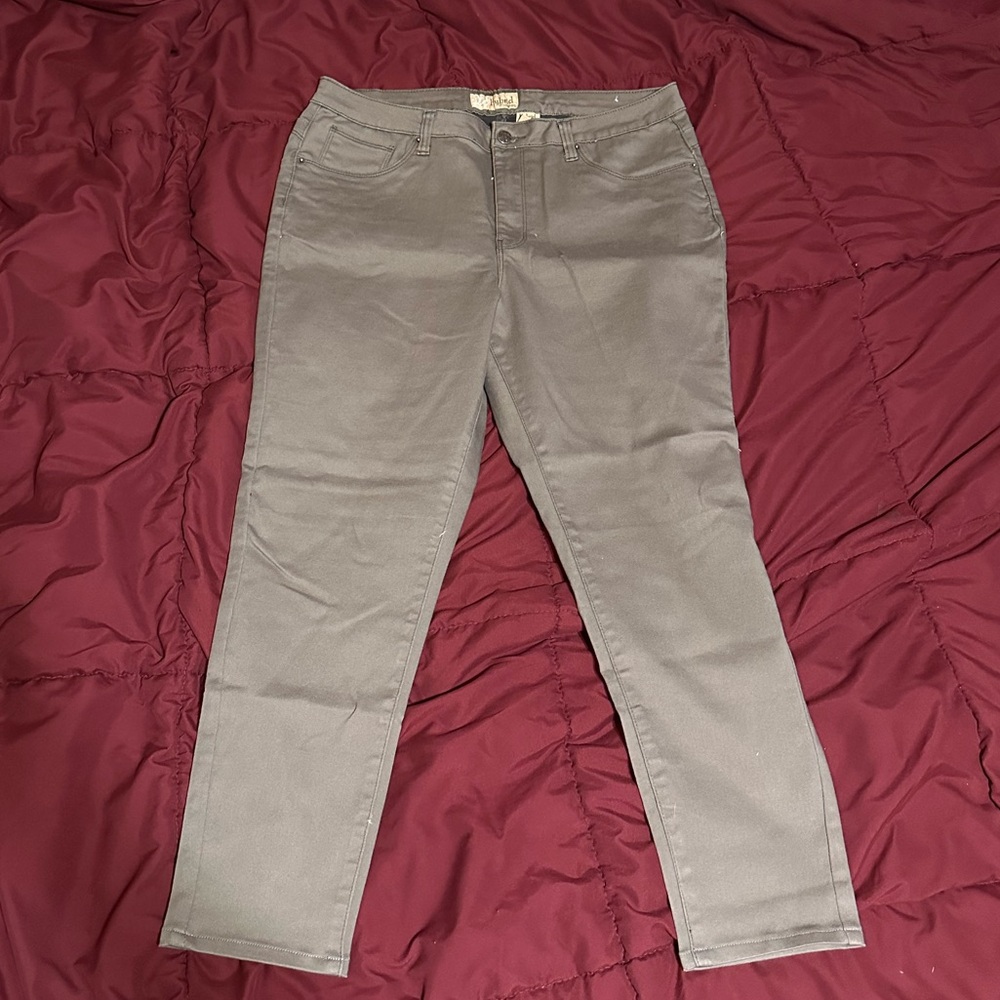 Hybrid & Company Women’s Lt. Grey Jeans. Size 18. Never Worn!